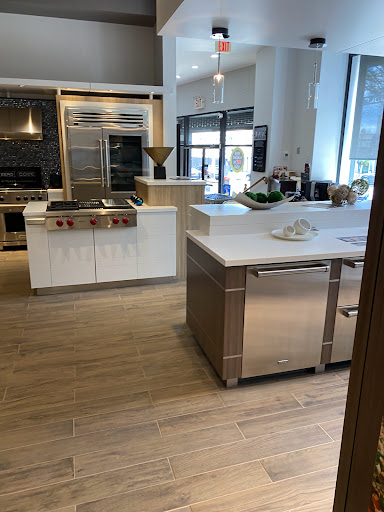 Stores and Shopping «Leiberts Royal Green Appliance», reviews and photos, 228 E Post Rd, White Plains, NY 10601, USA