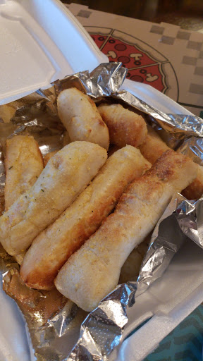 Pizza Restaurant «Alan D Liquor», reviews and photos, 2300 W Auburn Rd, Rochester Hills, MI 48309, USA