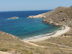 Ladous beach'in fotoğrafı geniş ile birlikte