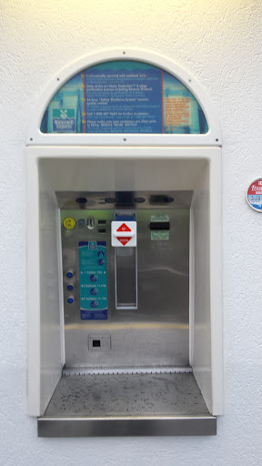 Grocery Store «Grocery Outlet Bargain Market», reviews and photos, 825 W 11th St, Tracy, CA 95376, USA