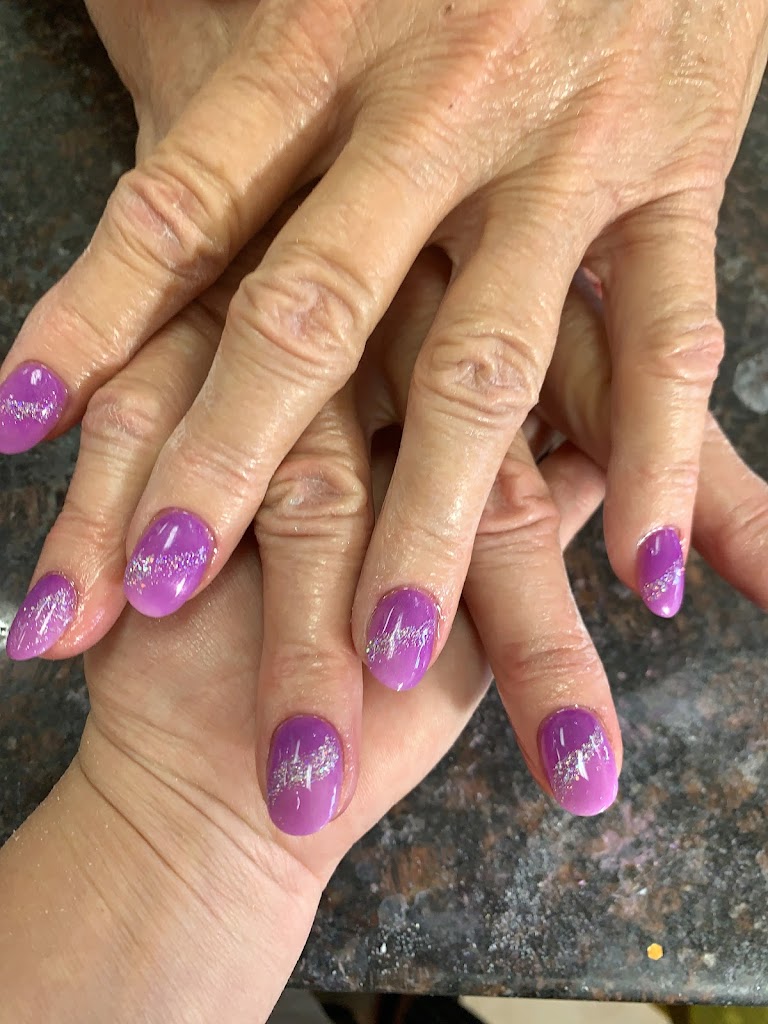 A & T Nails 15126