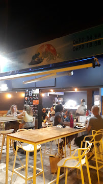 Atmosphère du Restaurant de spécialités à base de poisson-pêcheur Le D.C.P à saint gilles les bains - n°9