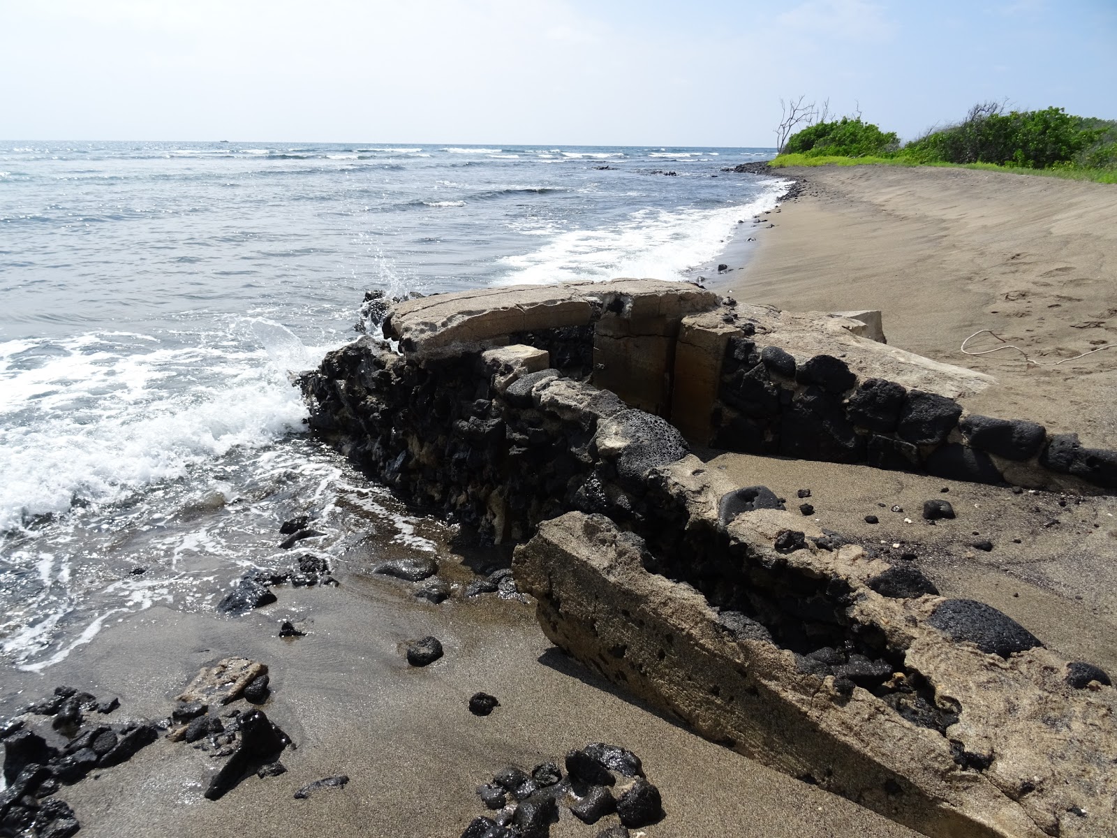 Photo de Honokohau Beach avec l'eau cristalline de surface