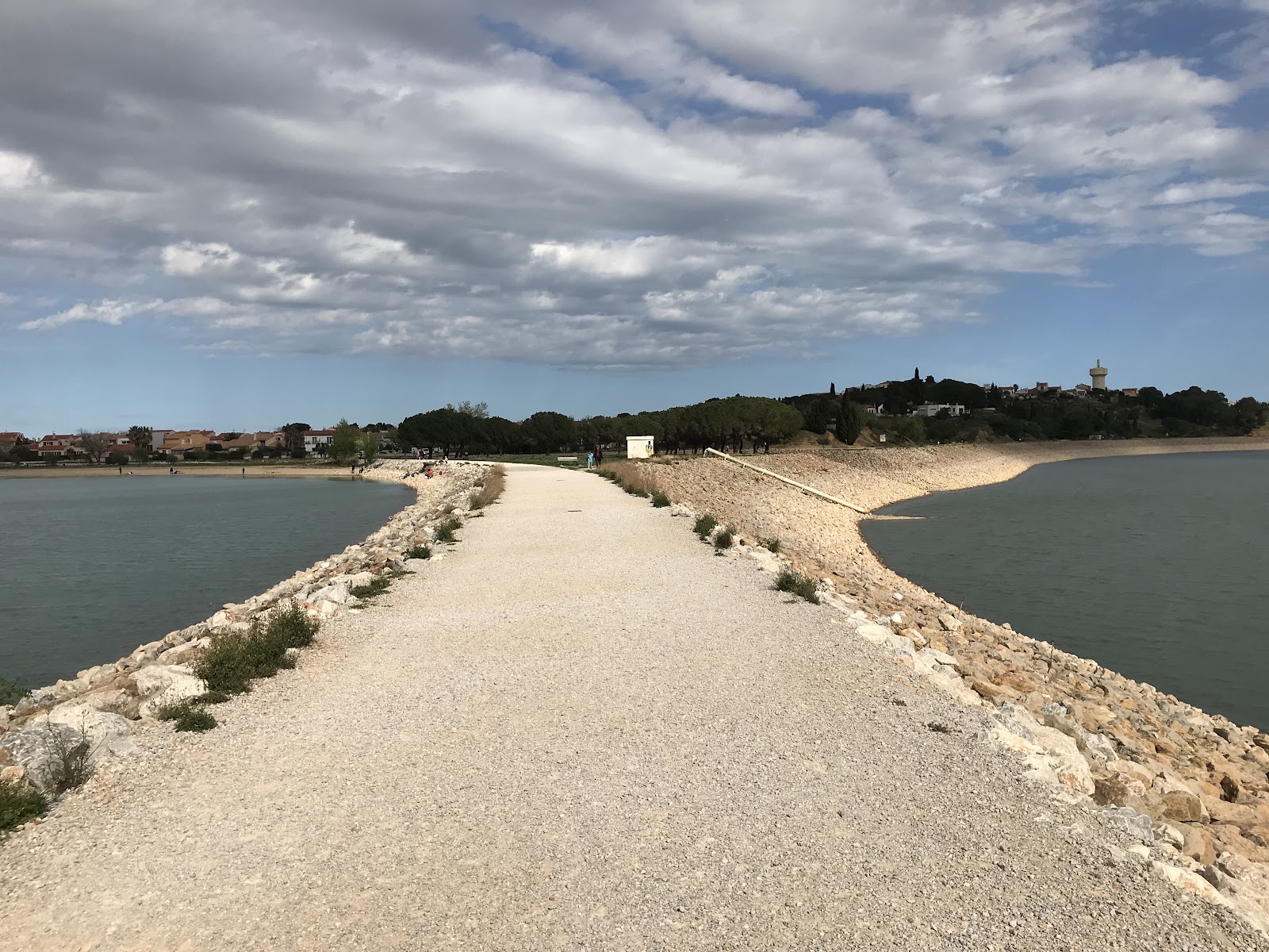 Plage Touristique du Lac'in fotoğrafı - Çocuklu aile gezginleri için önerilir