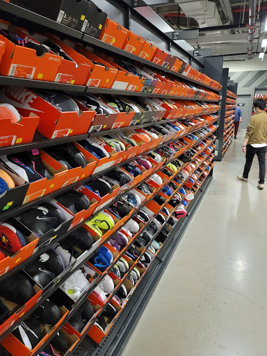 Sporting Goods Store «Nike Clearance Store», reviews and photos, 40-24 College Point Blvd, Flushing, NY 11354, USA