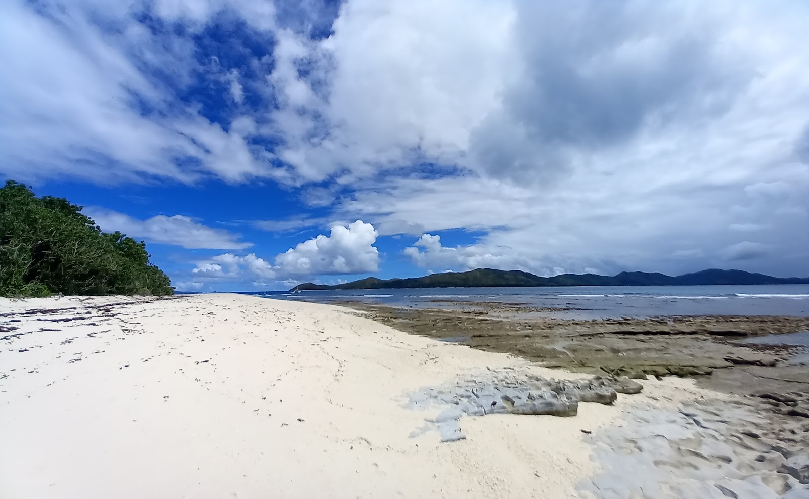 Foto van Cousin Island Beach II met turquoise puur water oppervlakte