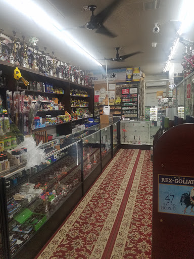 Home Goods Store «Puffys Smoke Shop», reviews and photos, 621 S Collins St, Plant City, FL 33563, USA