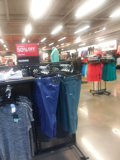 Clothing Store «Nike Factory Store», reviews and photos, 3905 Eagan Outlets Pkwy #200, Eagan, MN 55122, USA