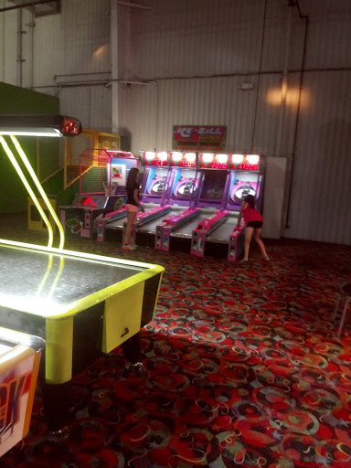 Roller Skating Rink «Crown Family Entertainment Center», reviews and photos, 28410 Crown Rd, Eden, MD 21822, USA