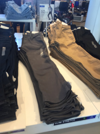 Clothing Store «Gap Factory Store», reviews and photos, 741 S Broadway, Los Angeles, CA 90014, USA