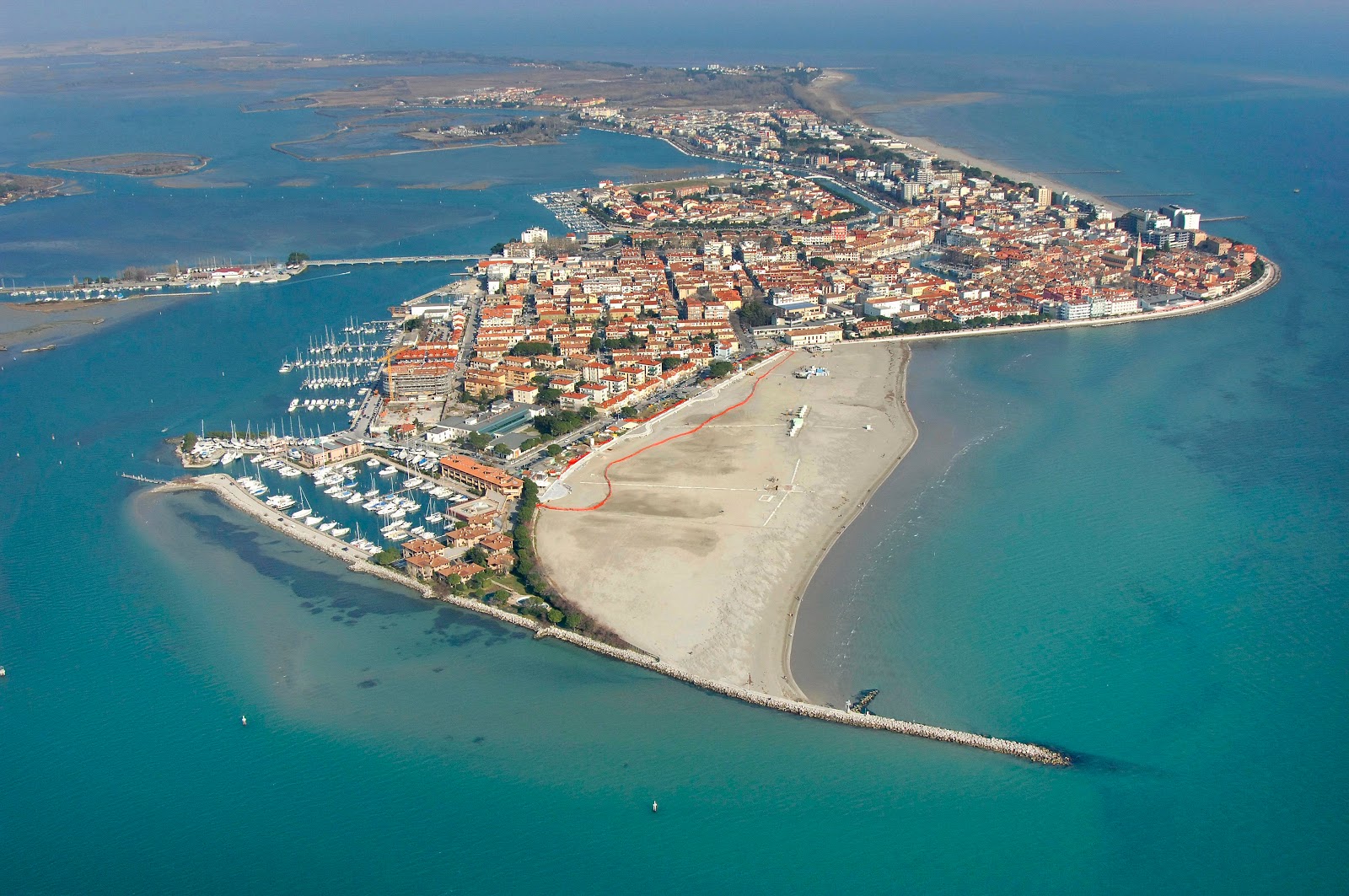 Zdjęcie Spiaggia Costa Azzurra z powierzchnią turkusowa czysta woda