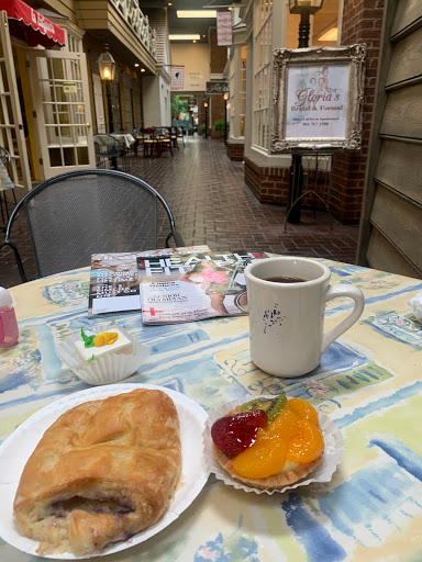 Restaurant «La Baguette French Bread and Pastry Shop», reviews and photos, 3088 Poplar Ave, Memphis, TN 38111, USA