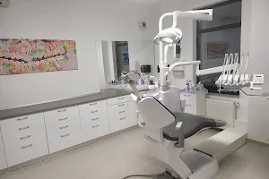 Doctor Florea | Stomatologie | Estetică dentară | Implantologie image