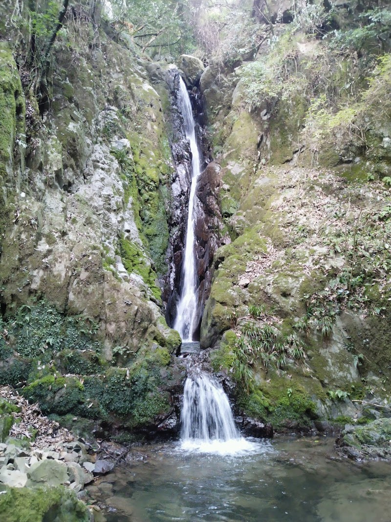 比地の滝