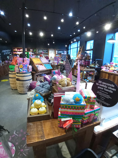 Cosmetics Store «Lush», reviews and photos, 708 NW 23rd Ave, Portland, OR 97210, USA