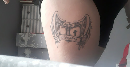 Tattoo Shop «Envy Ink Tattoo & Piercing», reviews and photos, 862 2nd Ave, Gallipolis, OH 45631, USA