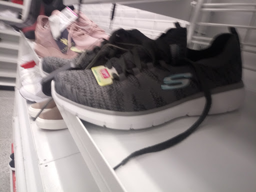 Clothing Store «Ross Dress for Less», reviews and photos, 1020 Veterans Pkwy, Clarksville, IN 47129, USA