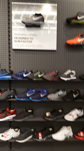 Shoe Store «Finish Line», reviews and photos, 620 Chicago Ridge Mall, Oak Lawn, IL 60453, USA