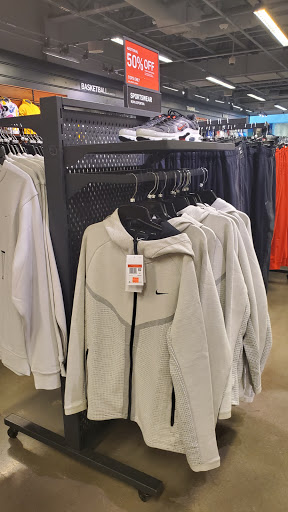 Clothing Store «Nike Factory Store», reviews and photos, 651 Kapkowski Rd #150, Elizabeth, NJ 07201, USA