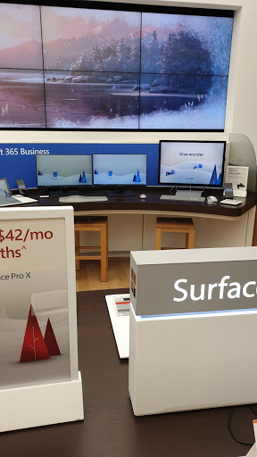 Computer Store «Microsoft Store - Roosevelt Field», reviews and photos, 630 Old Country Rd, Garden City, NY 11530, USA