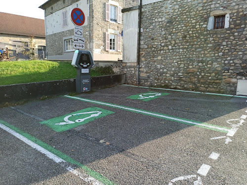 Borne de recharge de véhicules électriques Réseau eborn Charging Station Val-de-Virieu
