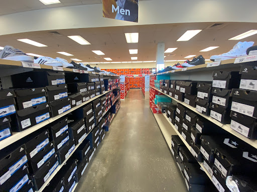 Shoe Store «Famous Footwear Outlet», reviews and photos, 5580 International Dr, Orlando, FL 32819, USA