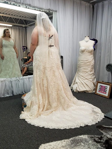 Bridal Shop «Divas Closet Bridal Boutique», reviews and photos, 1034 Merriam Ln, Kansas City, KS 66103, USA