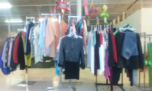 Shopping Mall «El Mercadito Mall», reviews and photos, 8011 E Washington St, Indianapolis, IN 46219, USA