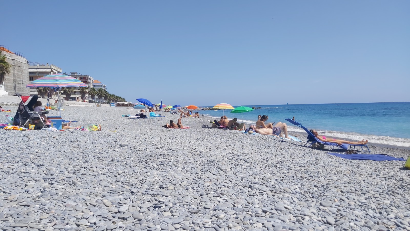 Valokuva Spiaggia Ventimigliaista. ranta lomakeskusalue