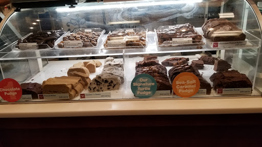 Shopping Mall «Shelter Cove Towne Centre», reviews and photos, 40 Shelter Cove Ln, Hilton Head Island, SC 29928, USA