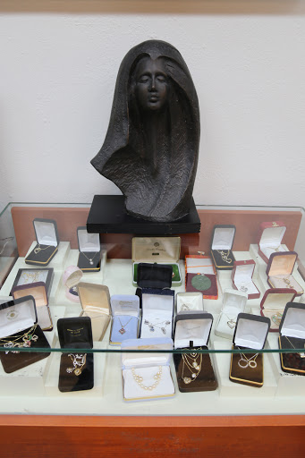 Jewelry Store «OC Diamond Estate Jewelry», reviews and photos, 138 S Glassell St, Orange, CA 92866, USA