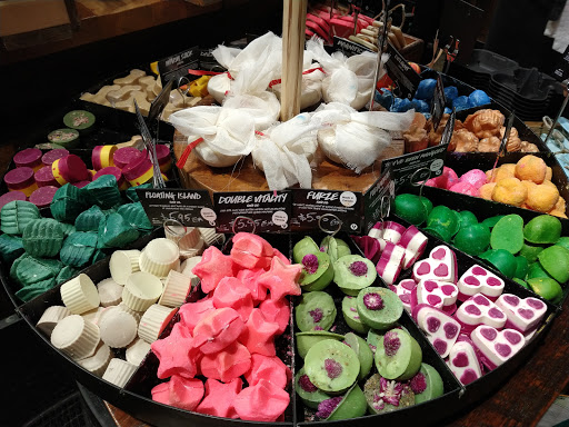 Cosmetics Store «LUSH», reviews and photos, 4999 Old Orchard Shopping Center K23, Skokie, IL 60077, USA