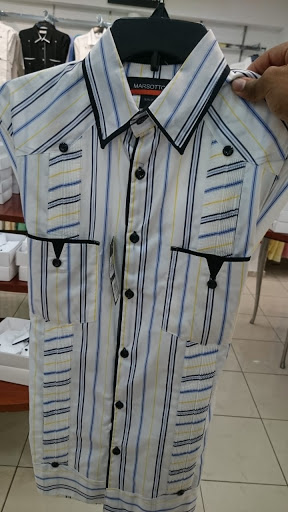 Stores to buy men's t-shirts Santo Domingo