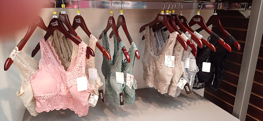 Clothing Store «Uptown Cheapskate», reviews and photos, 1830 York Rd, Timonium, MD 21093, USA