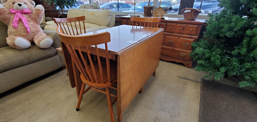 Thrift Store «Hillcrest Hope Thrift Store», reviews and photos, 7 W Mill St, Liberty, MO 64068, USA