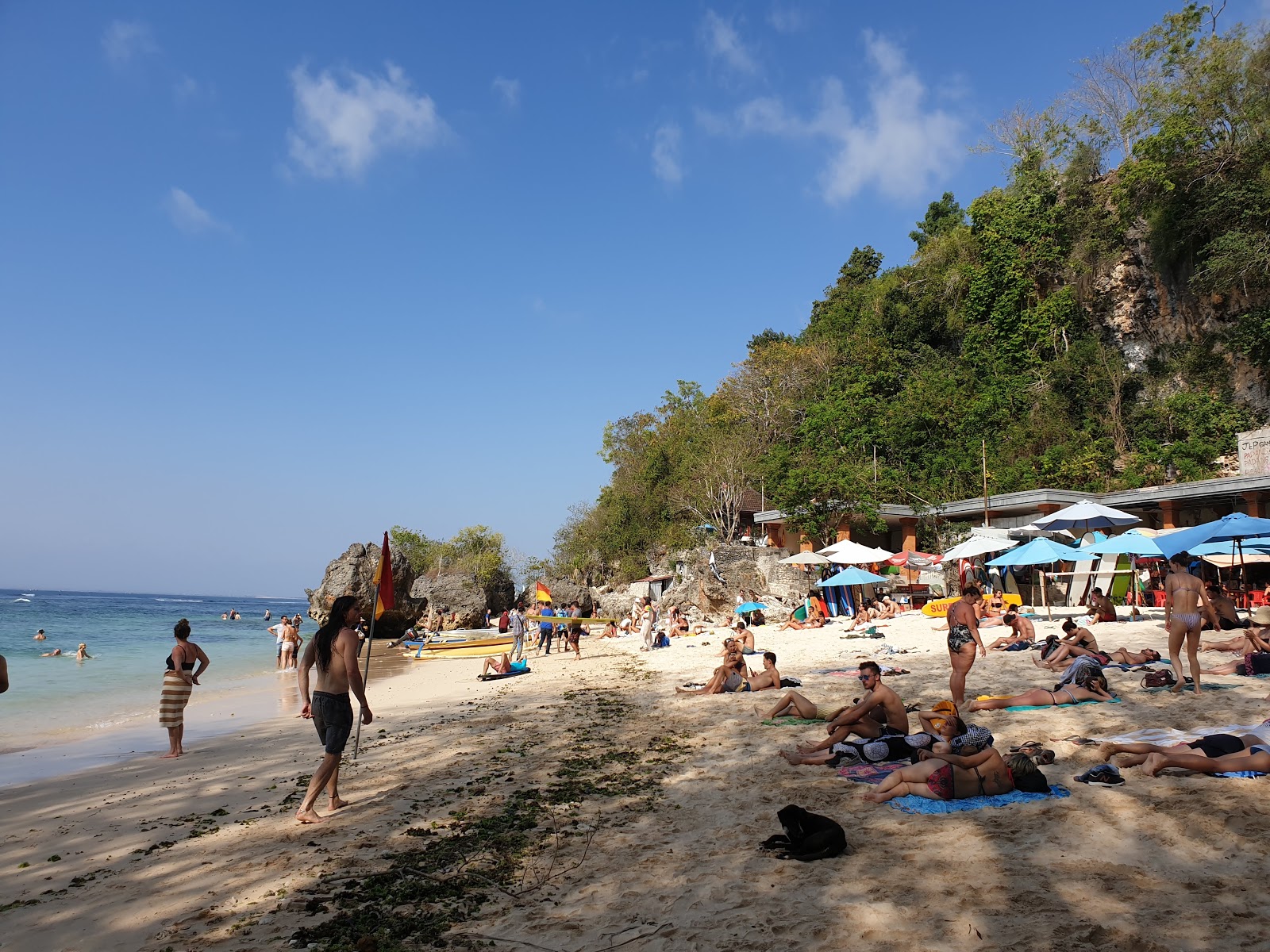 Foto di Spiaggia di Padang Padang e l'insediamento