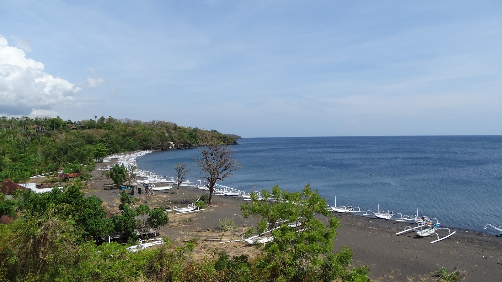 Φωτογραφία του South Beach με γκρίζα άμμος και βότσαλο επιφάνεια