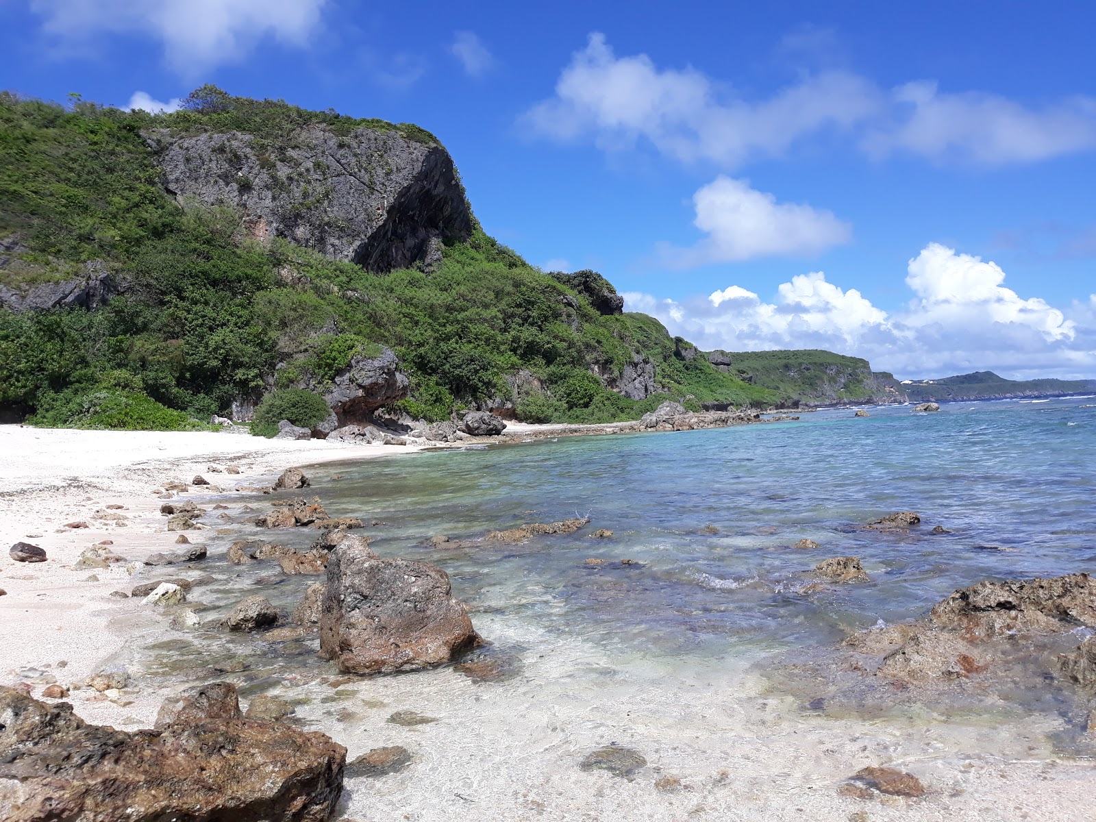 Foto van Taga'chang Beach met turquoise puur water oppervlakte