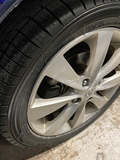 Tire Shop «Discount Tire Store - Elgin, IL», reviews and photos, 875 S Randall Rd, Elgin, IL 60123, USA