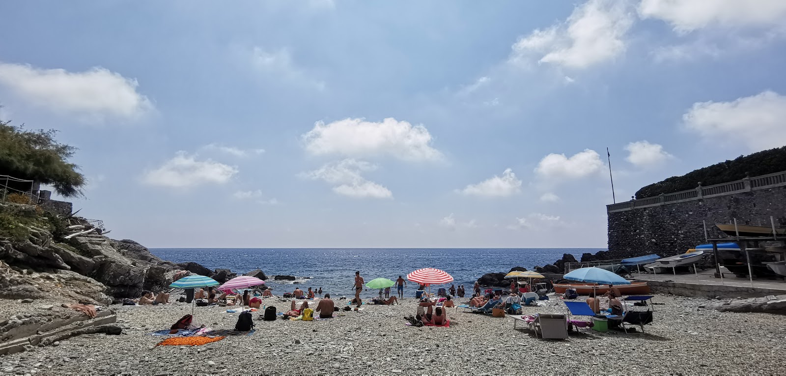 Photo de Spiaggia Murcarolo protégé par des falaises