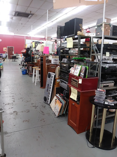 Flea Market «Streetsboro Flea Market - Furniture, Antiques, Collectibles», reviews and photos, 1513 Streetsboro Rd, Streetsboro, OH 44241, USA