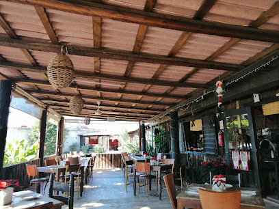 Mr. Bar-Bar Cabin - Libramiento J. Francisco Mújica #350, Cedano, Loma de Oriente, 61509 Zitácuaro, Mich., Mexico