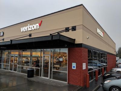 Cell Phone Store «Verizon», reviews and photos, 1255 N 205th St #101, Shoreline, WA 98133, USA