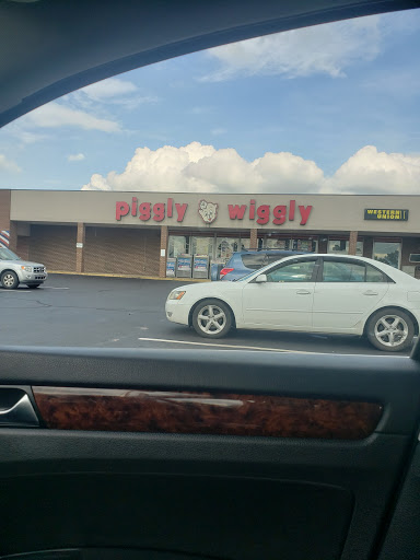Grocery Store «Piggly Wiggly», reviews and photos, 3441 Fort Campbell Blvd # A, Clarksville, TN 37042, USA