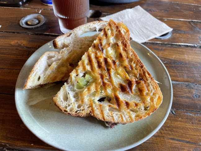 https://www.166cafebar.com/