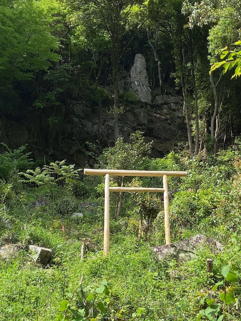 山の神(トンガリ岩)