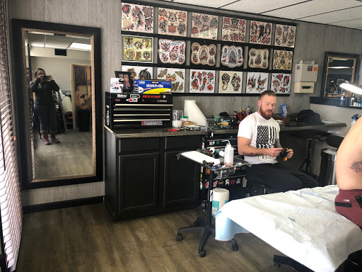 Tattoo Shop «Up In Arms Tattoos and Piercings», reviews and photos, 539 Carnot Rd, Moon, PA 15108, USA