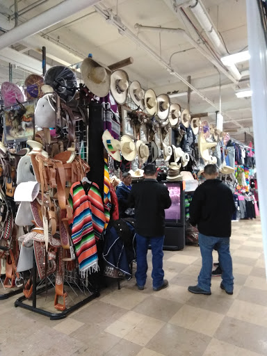 Flea Market «Fox Valley Flea Market», reviews and photos, 840 N State St, Elgin, IL 60123, USA