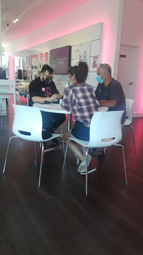 Cell Phone Store «T-Mobile», reviews and photos, 409 Lynnway, Lynn, MA 01901, USA