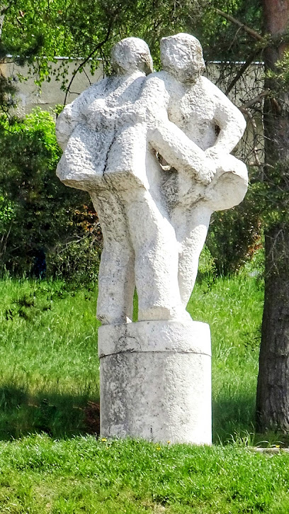 Statue eines tanzenden Paares